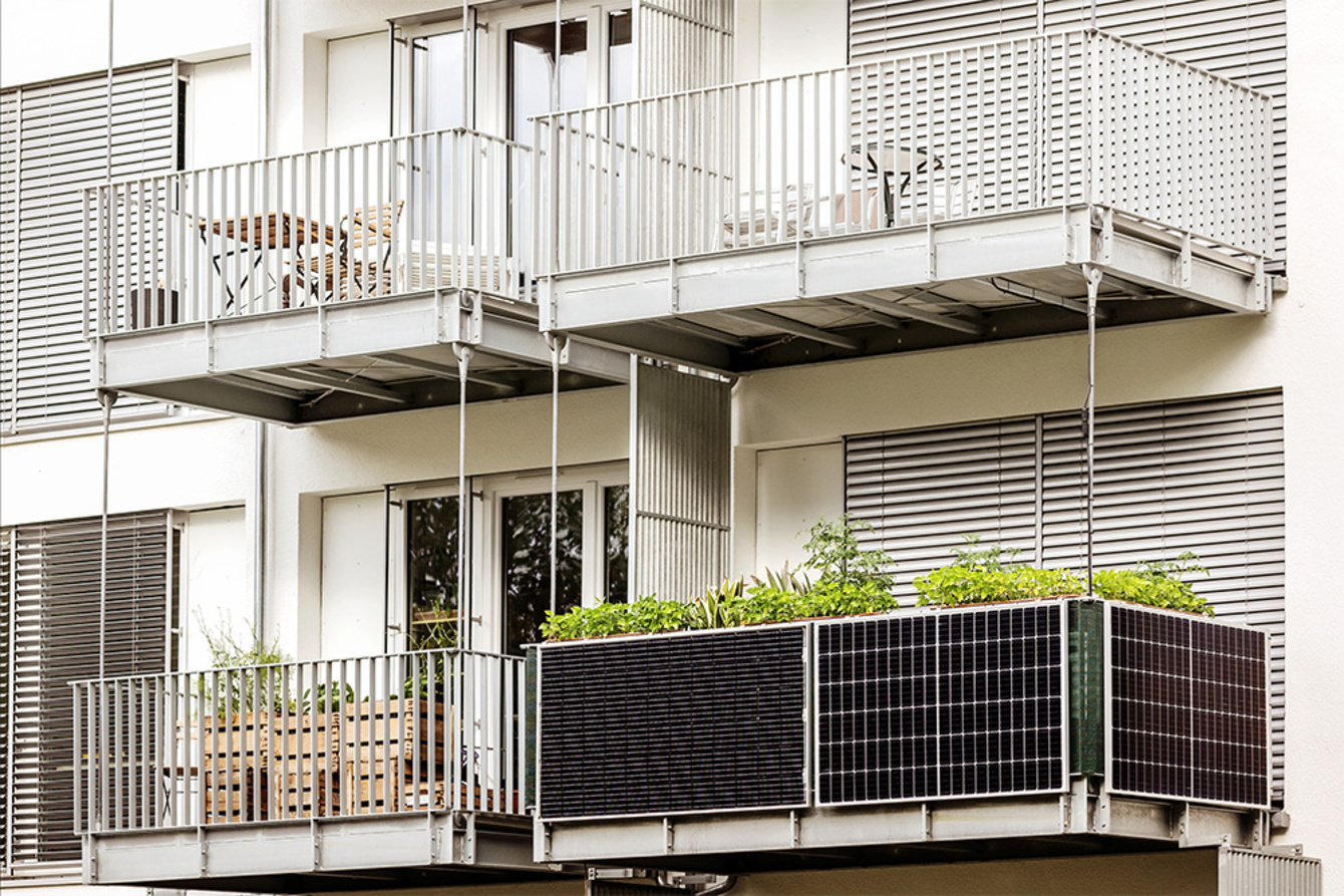 Balkon­kraftwerk bei Elektro Böge e.K. in Breitenfelde